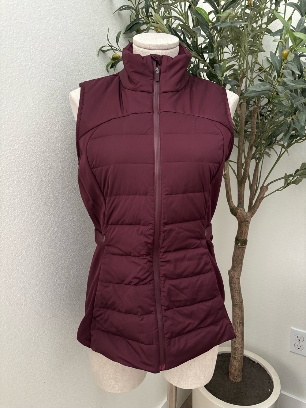 Lululemon Down for it All Vest sz 10
